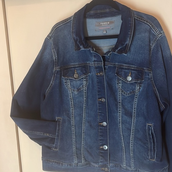 Torrid Dark Blue Denim Jacket size 3 excellent condition preowned - Picture 2 of 10